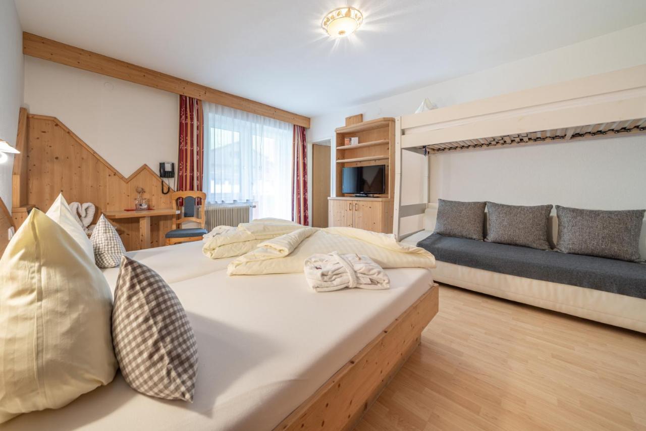 Familienhotel Replerhof mit Kinderbetreuung ab 3 Jahren Prägraten Zimmer foto