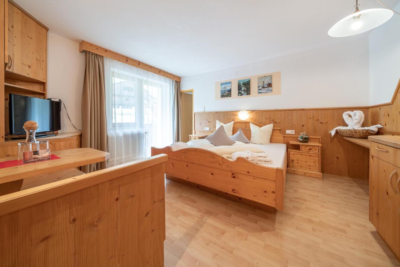 Familienhotel Replerhof mit Kinderbetreuung ab 3 Jahren Prägraten Zimmer foto