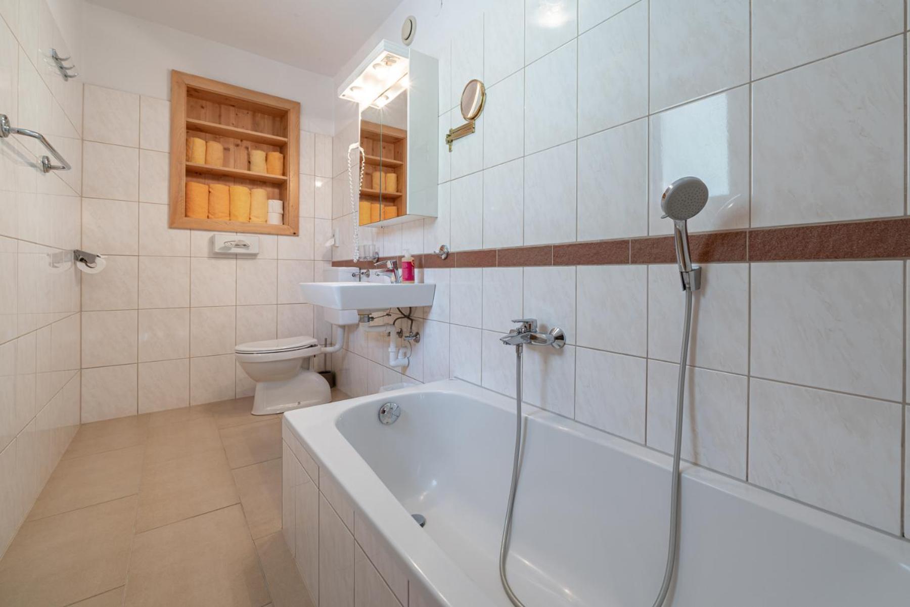 Familienhotel Replerhof mit Kinderbetreuung ab 3 Jahren Prägraten Zimmer foto