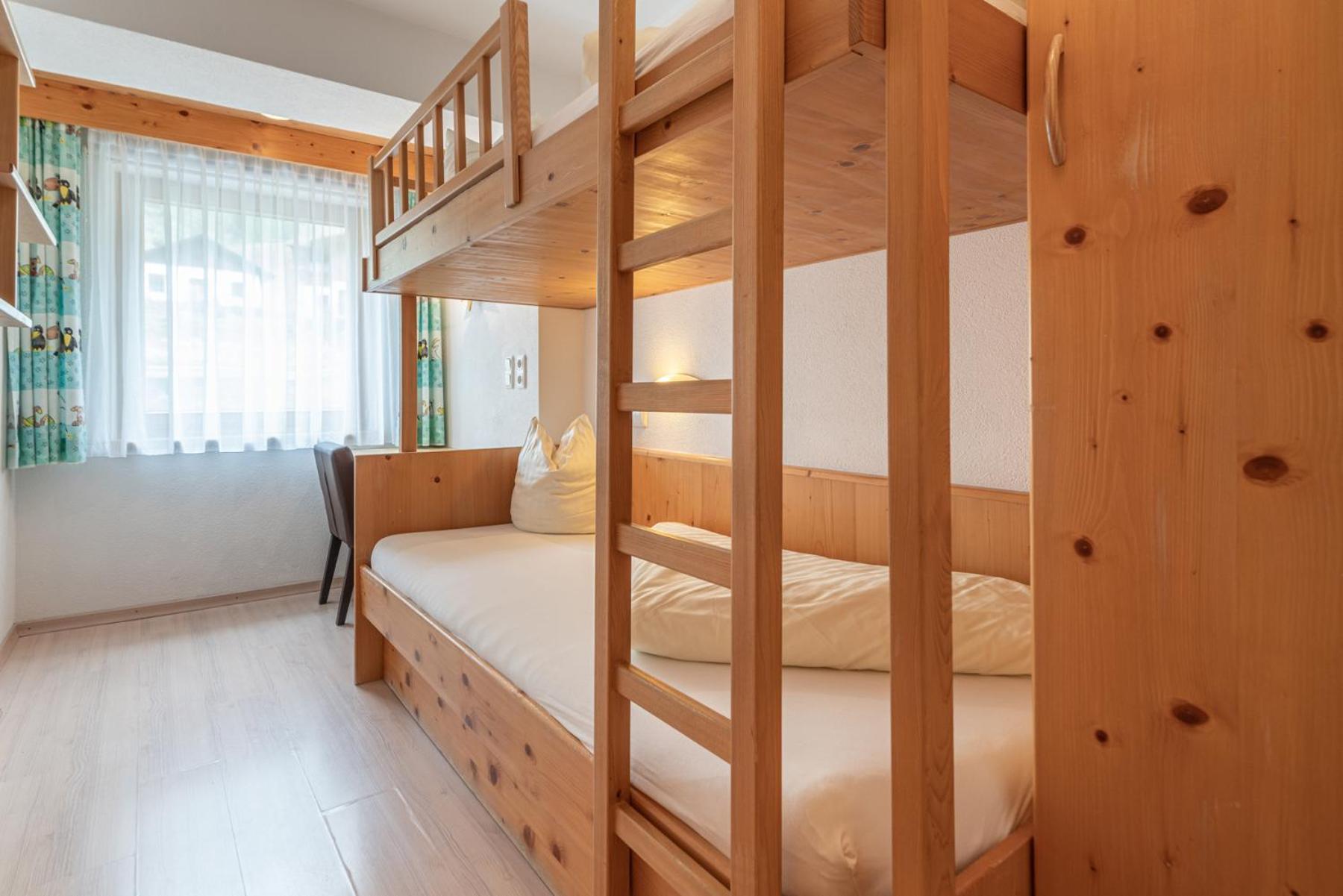 Familienhotel Replerhof mit Kinderbetreuung ab 3 Jahren Prägraten Zimmer foto