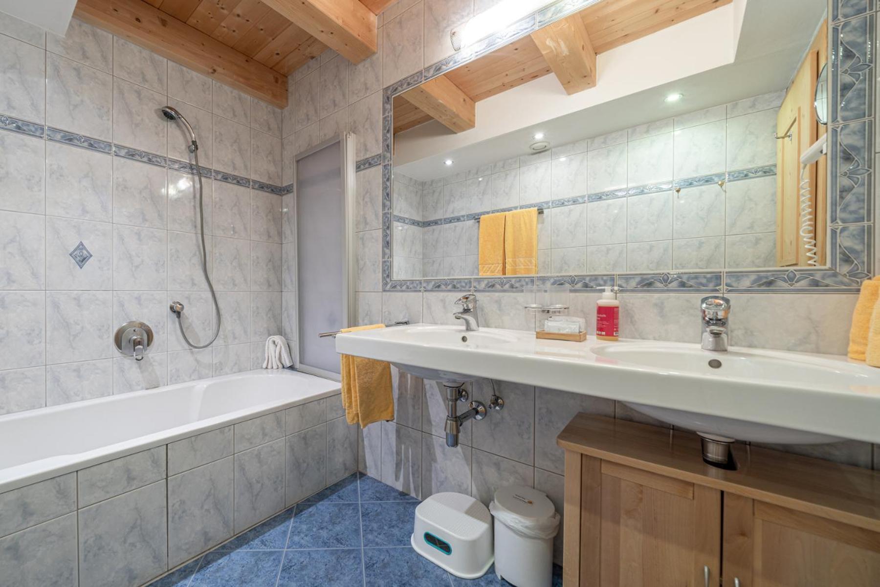 Familienhotel Replerhof mit Kinderbetreuung ab 3 Jahren Prägraten Zimmer foto